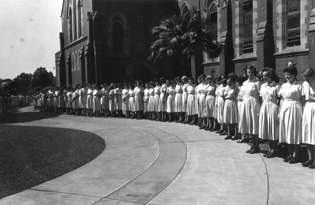 Students form a guard of honour, 1957